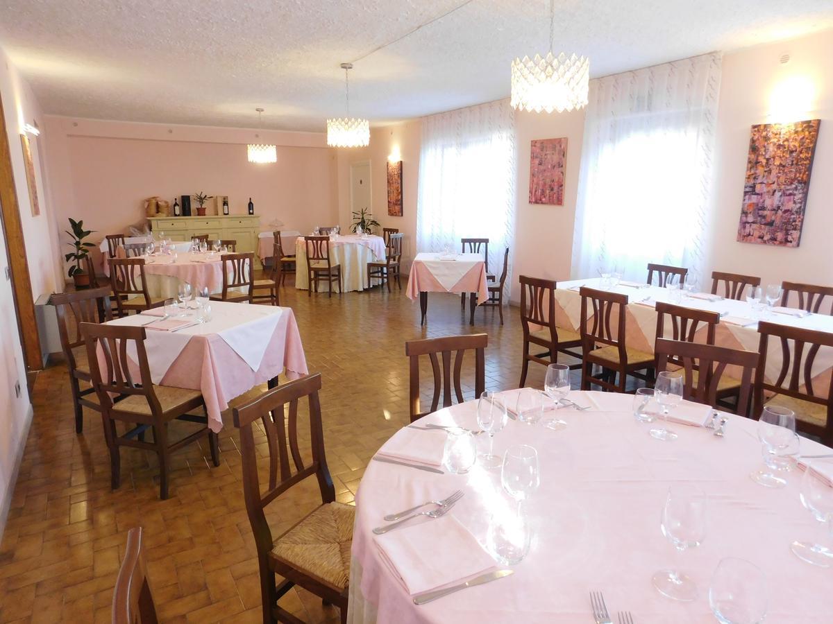 Il Duca Bianco Hotel Calosso Екстериор снимка