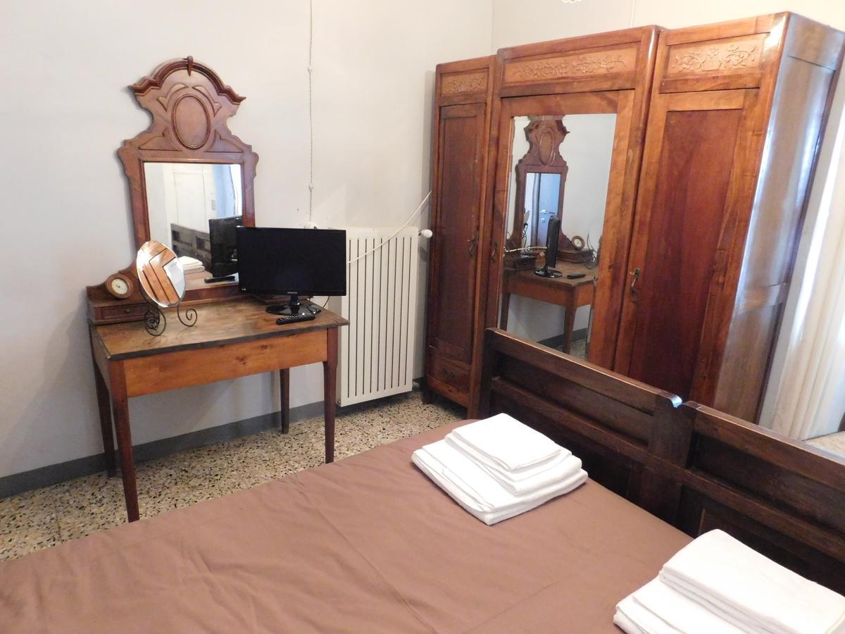 Il Duca Bianco Hotel Calosso Екстериор снимка