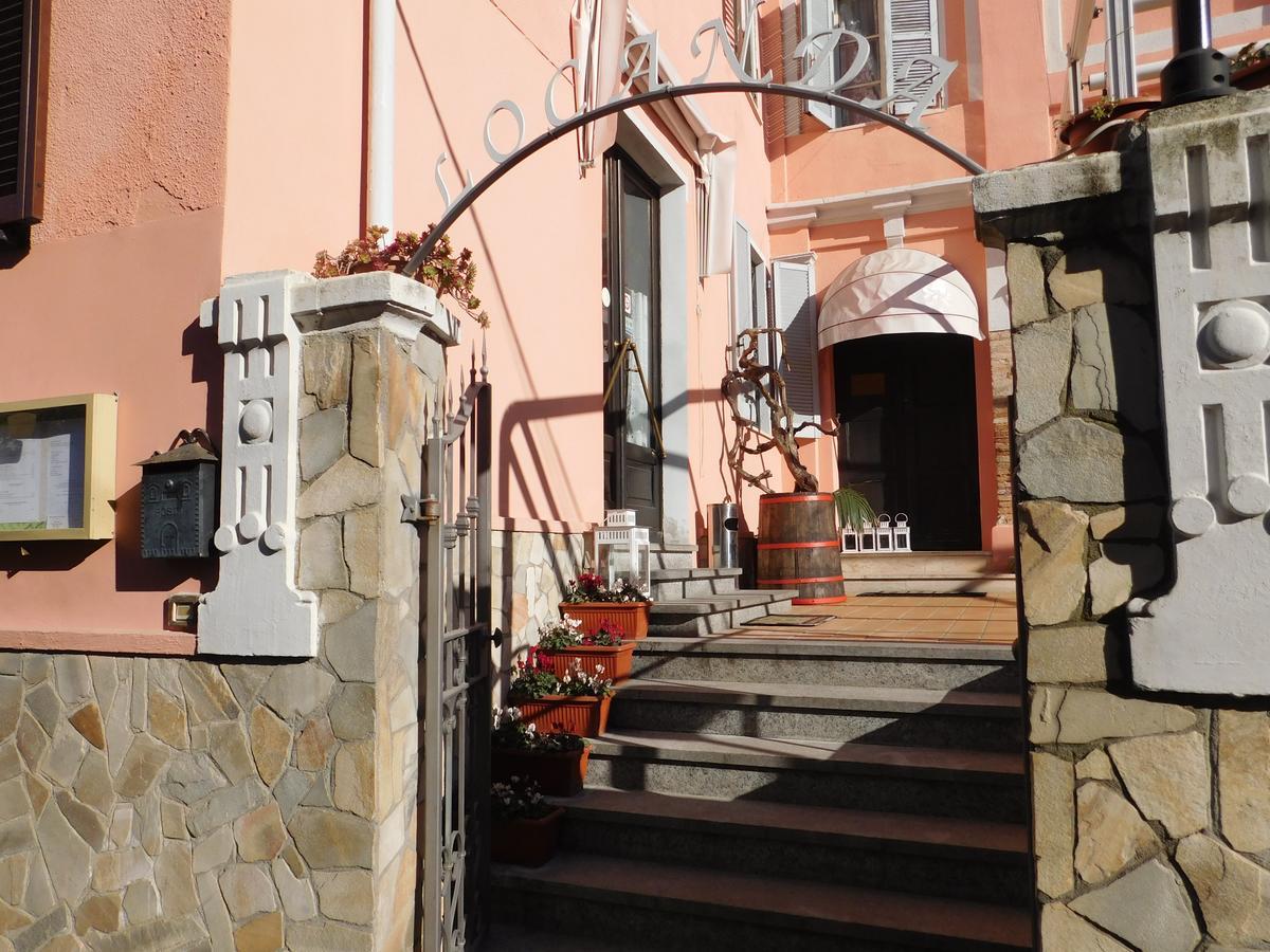 Il Duca Bianco Hotel Calosso Екстериор снимка