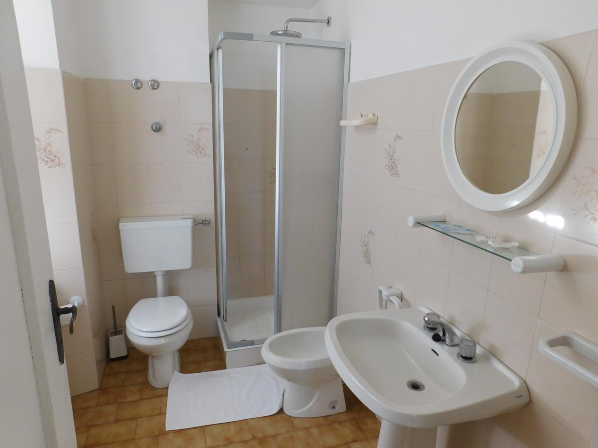 Il Duca Bianco Hotel Calosso Екстериор снимка