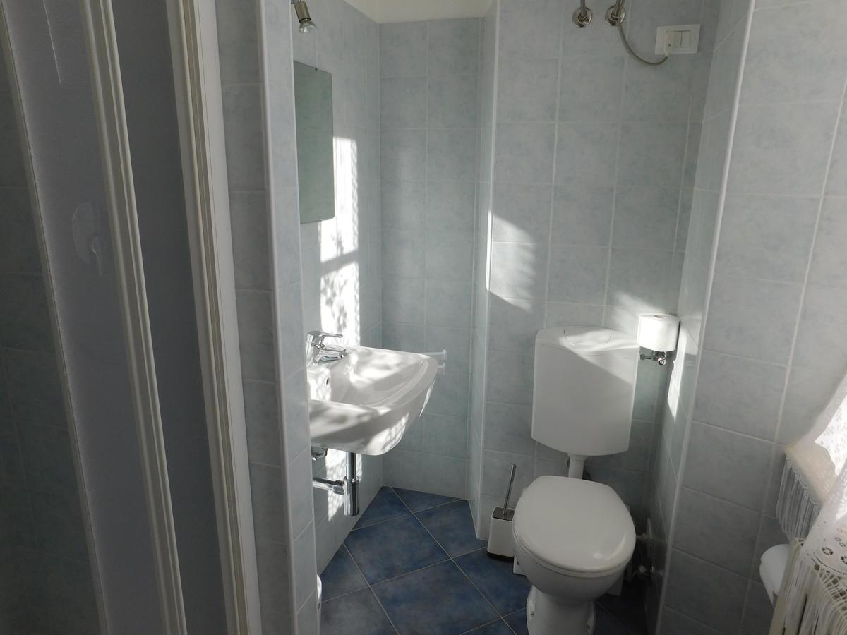Il Duca Bianco Hotel Calosso Екстериор снимка
