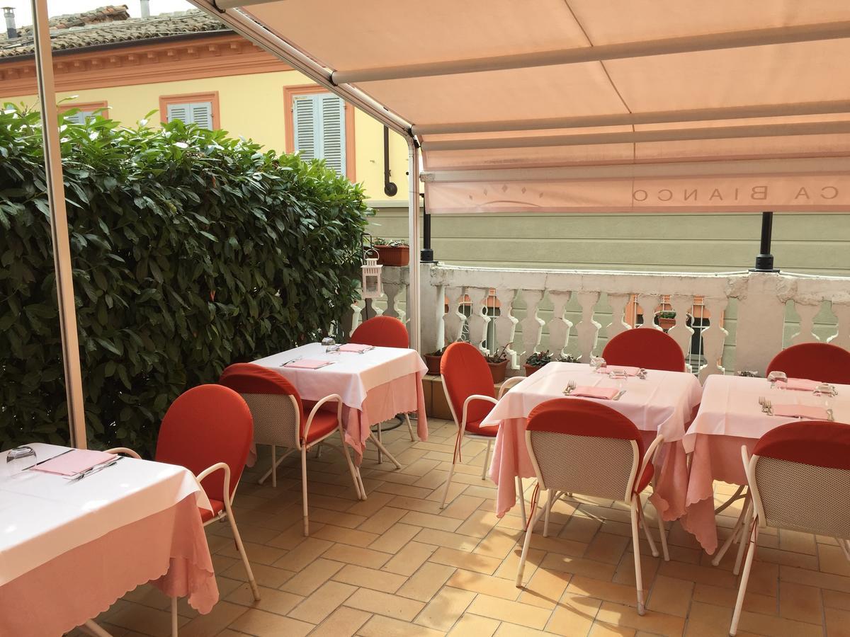 Il Duca Bianco Hotel Calosso Екстериор снимка