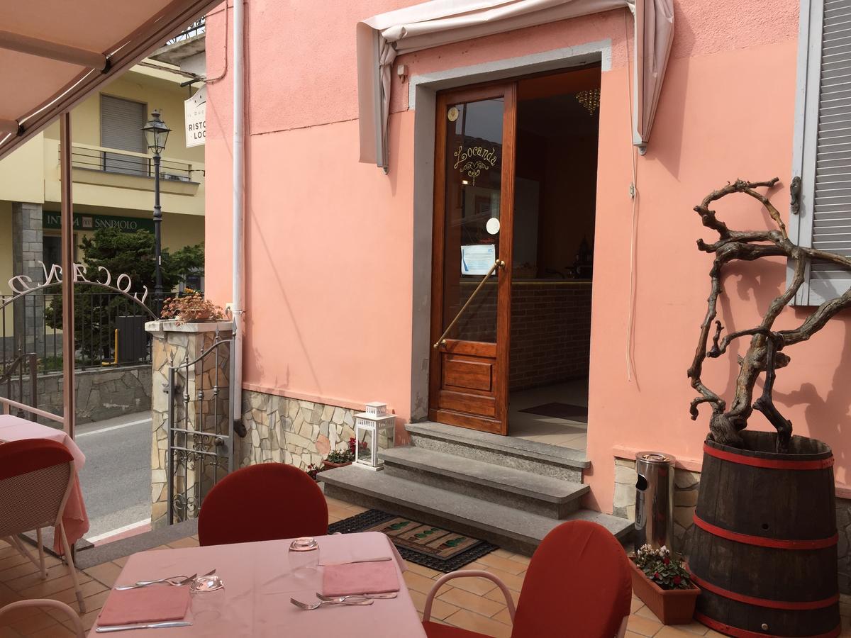 Il Duca Bianco Hotel Calosso Екстериор снимка
